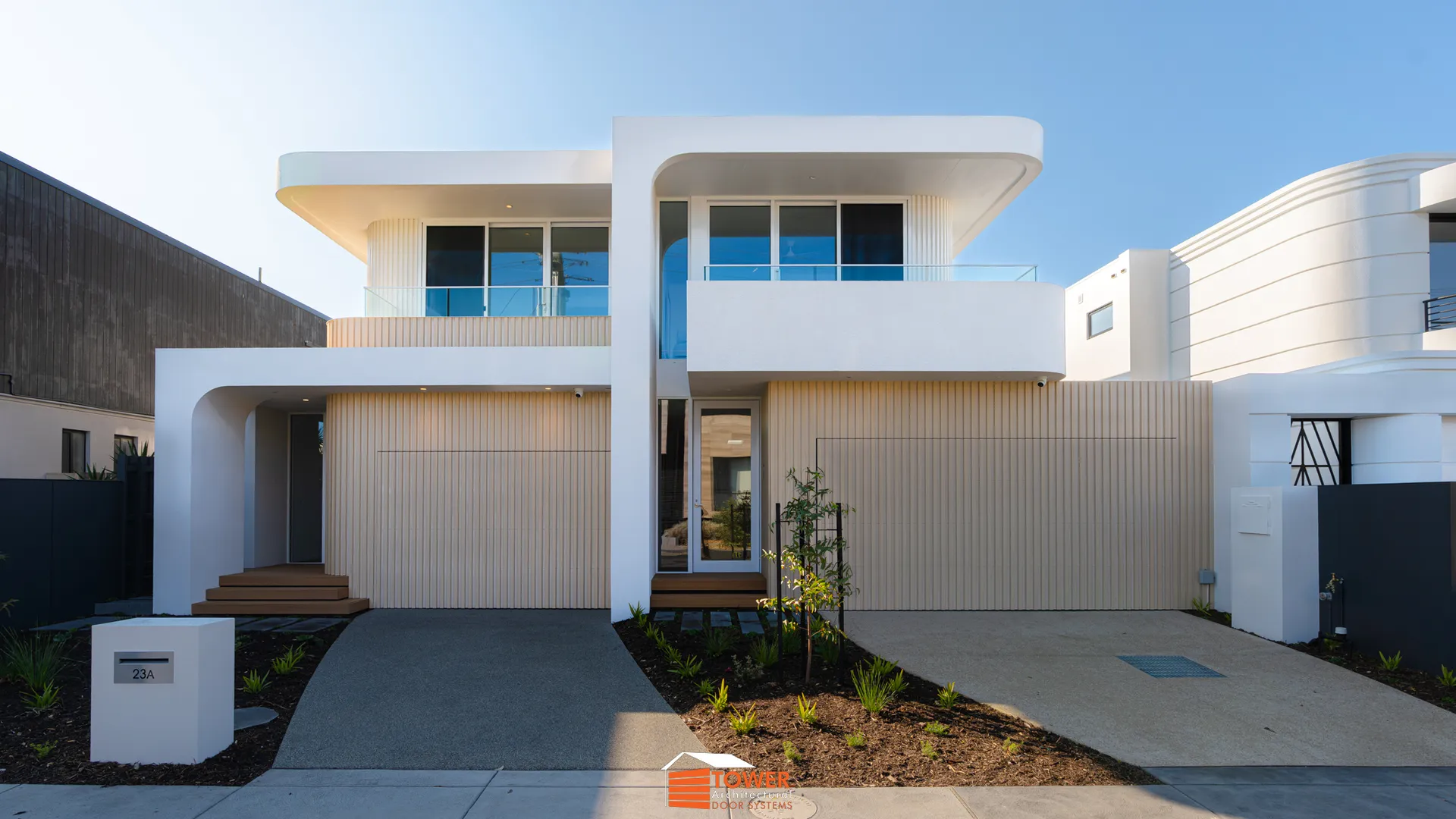 Architectural Range — Batten Series Location: Melbourne Builder: Lowe Design &#x26; Build Style Profile: A refined architectural façade that embraces soft curvature, modern minimalism, and seamless integration.