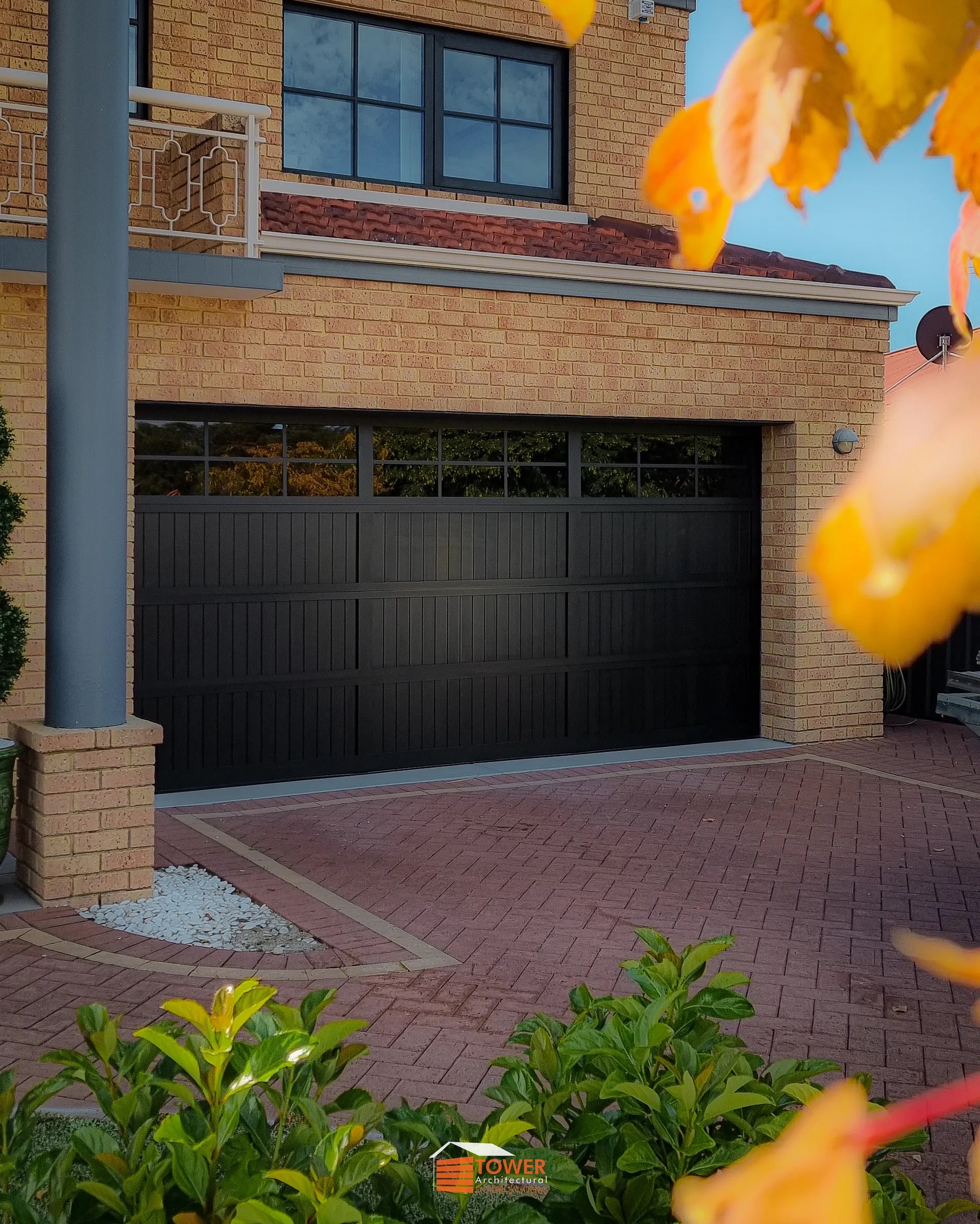 Architectural Range — Carriage Series Location: Perth Style Profile: A refined modern take on classic carriage-house design.