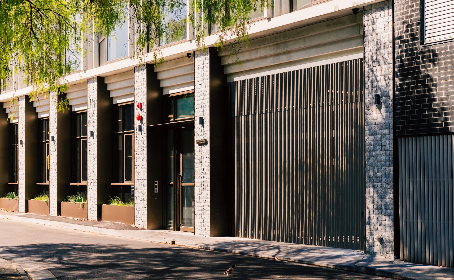 Architectural Range — Batten Series Location: Melbourne CBD Builder: Coben Style Profile: A refined commercial façade that balances strength, transparency, and architectural rhythm.