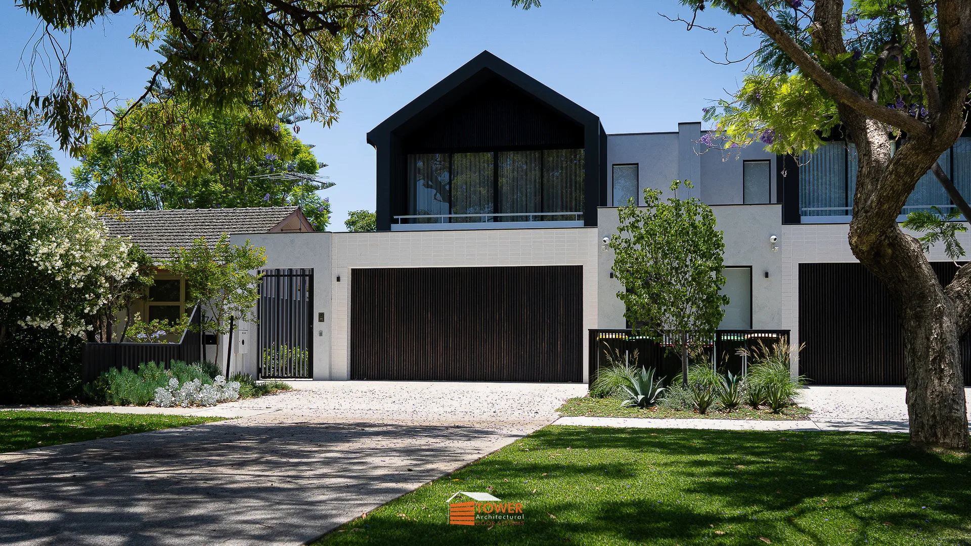 Architectural Range — Castellation Series Location: Perth Builder: Zorzi Style Profile: A refined and contemporary façade featuring a Behind Fit garage door clad in premium natural timber castellation.