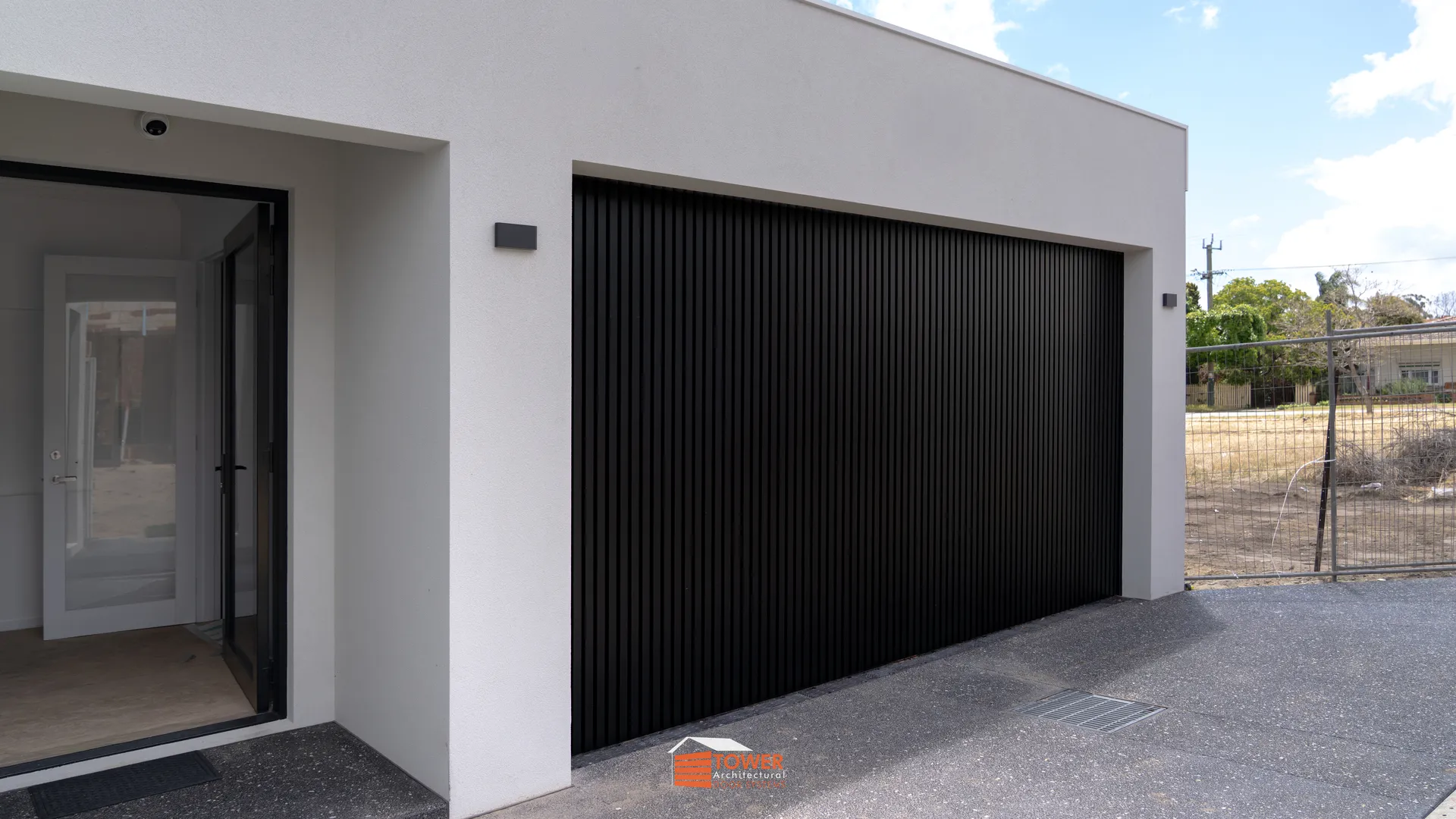 Architectural Range — Batten Series Location: Perth Style Profile: A sleek and contemporary coastal statement, this project showcases dual Flushmount Pro doors finished in Textura Black.