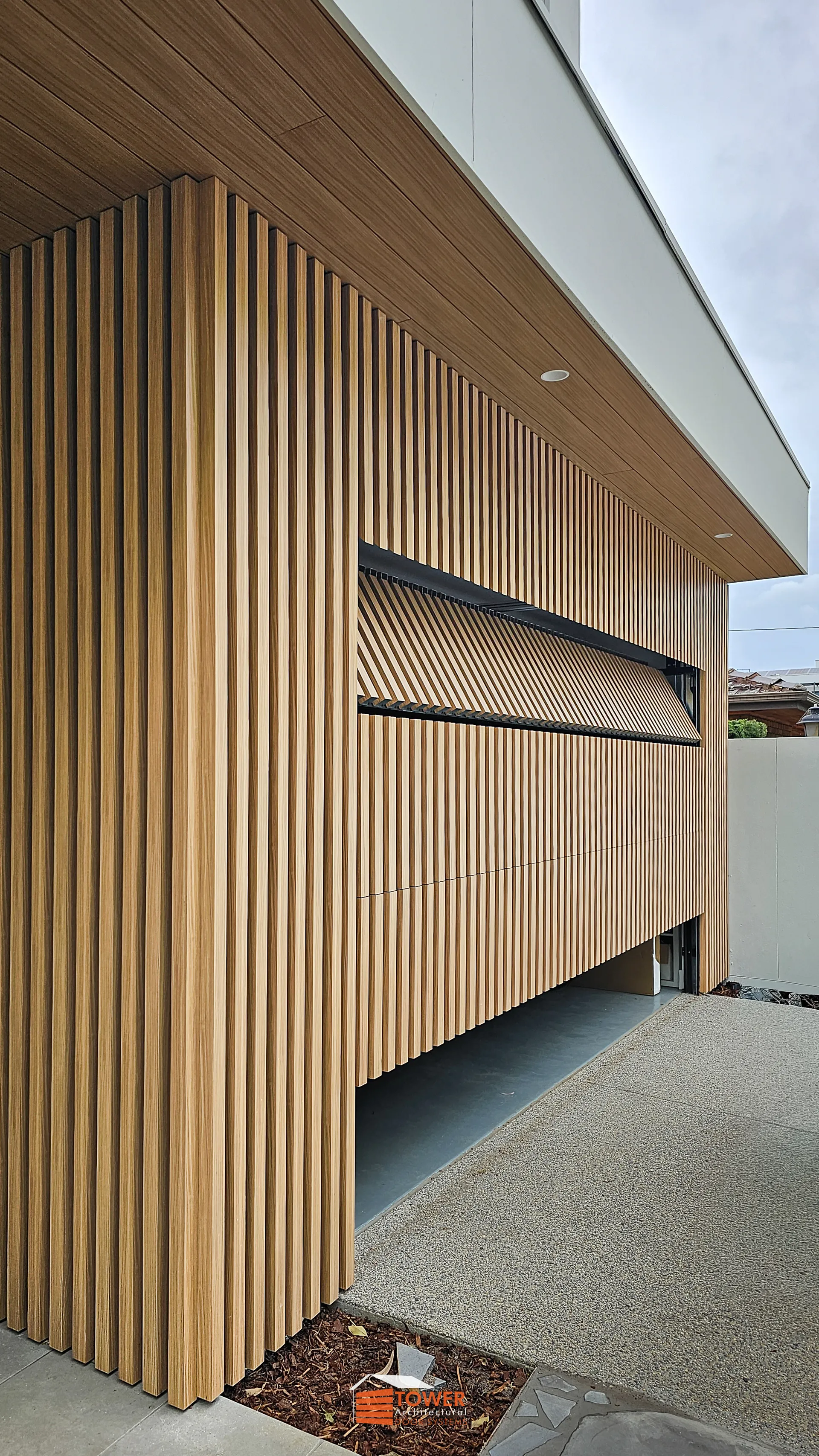 Architectural Range — Batten Series Location: Melbourne, VIC Style Profile: A bold architectural statement defined by clean geometry and rich material contrast.