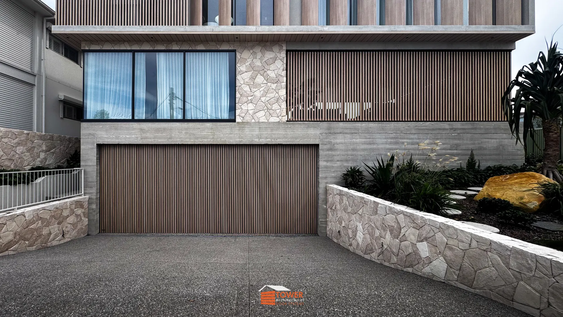 Architectural Range — Batten Series Location: Shellharbour, NSW Style Profile: A refined coastal-modern façade defined by strong horizontal lines, layered materials, and natural textures.