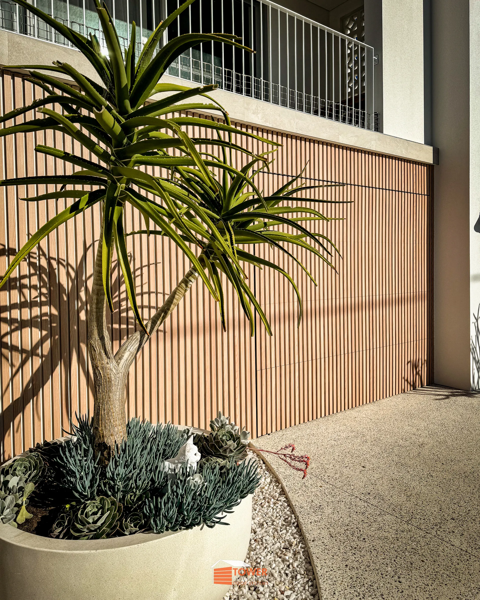 Architectural Range — Tower Batten Series Location: Bunbury, WA Style Profile: A warm, coastal-inspired façade featuring a Flushmount Pro system clad in 40 × 20 aluminium battens.