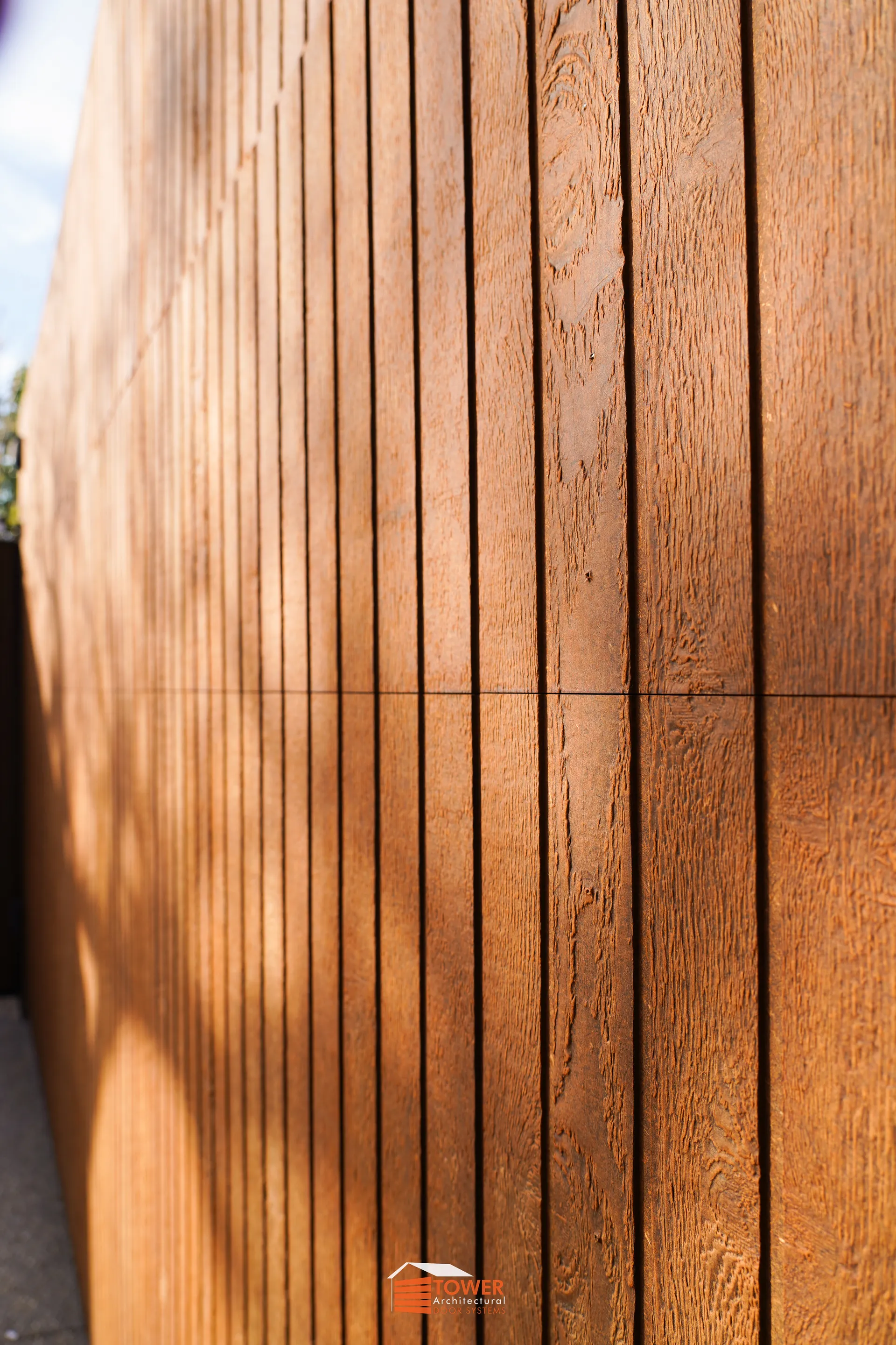 Architectural Range — Natural Series Location: Perth Style Profile: A statement in refined contemporary design, this Flushmount Pro installation features a seamless shiplap timber façade that wraps the garage door and boundary wall as one continuous plane.