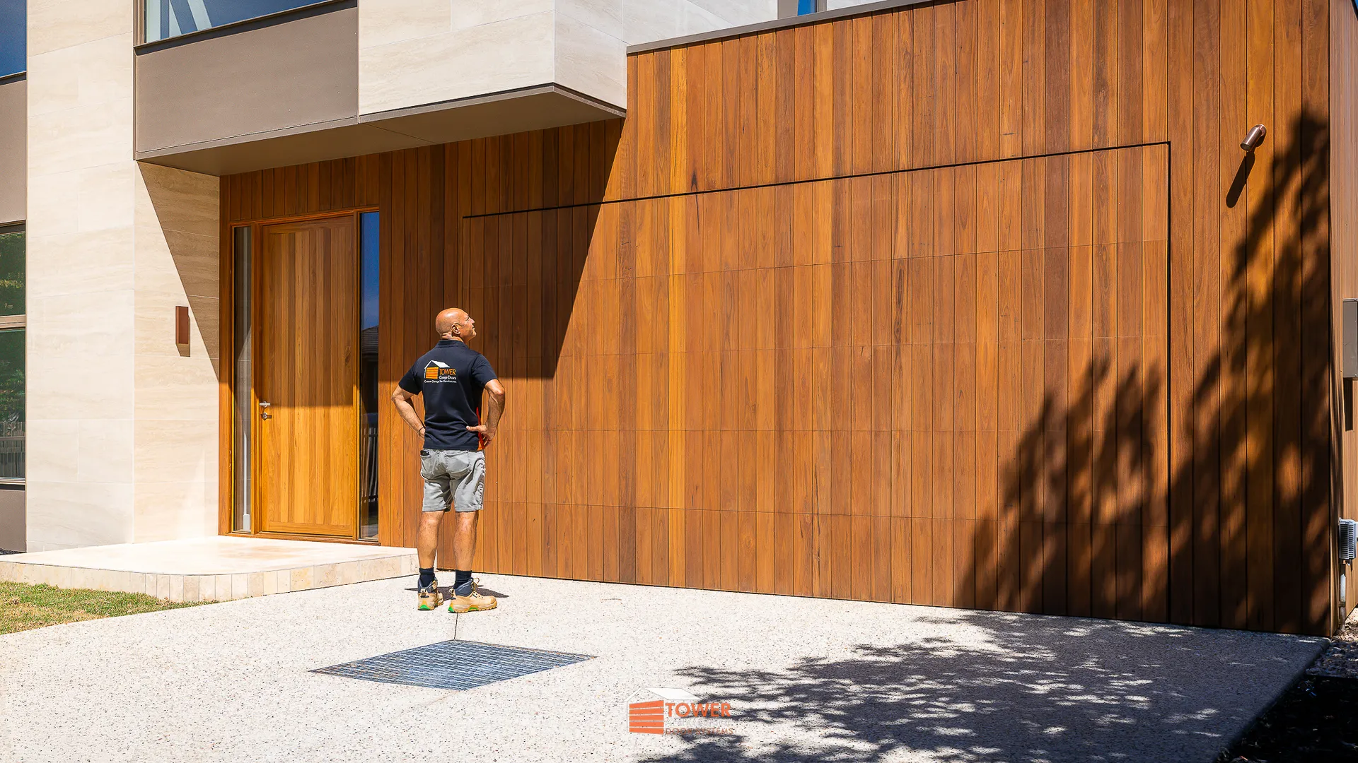 Architectural Range — Natural Series Location: Melbourne Style Profile: A refined natural façade blending minimalist geometry with the warmth of real Australian timber.