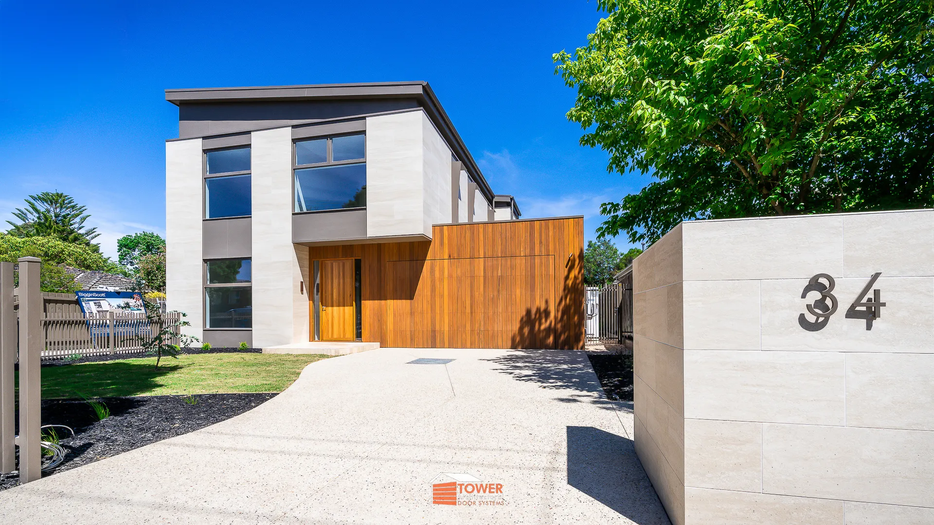 Architectural Range — Natural Series Location: Melbourne Style Profile: A refined natural façade blending minimalist geometry with the warmth of real Australian timber.