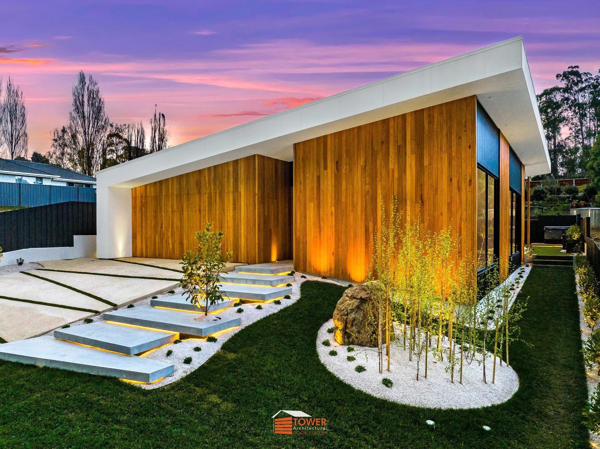 Architectural Range — Natural Series Location: Tasmania Builder: Zanetto Builders Style Profile: Part of a standout architectural project known as Azgard , this façade showcases the beauty and warmth of Silvertop Ash paired with bold modern geometry.