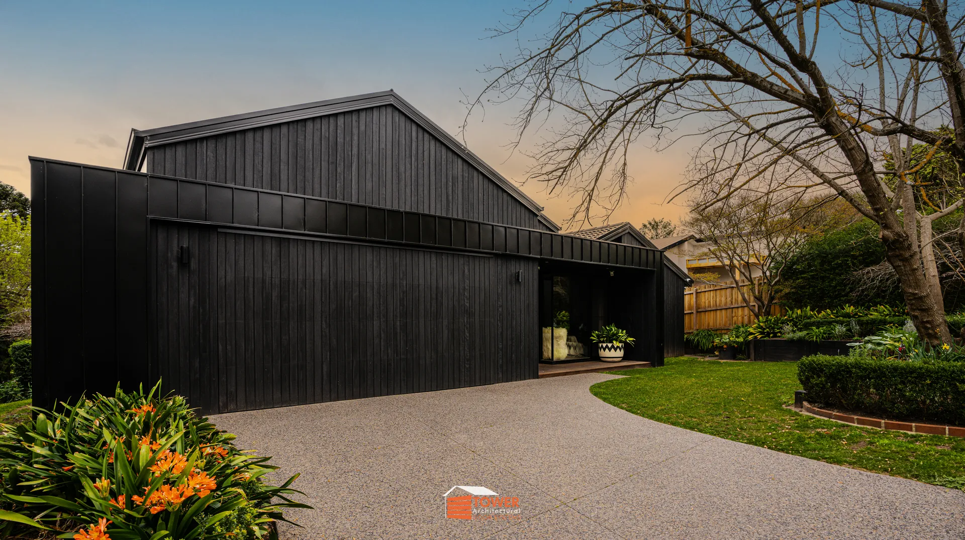 Architectural Range — Natural Series Location: Melbourne Builder: Blackwood Builders Style Profile: A bold and moody architectural statement, this project features a Flushmount Pro door clad in deep-toned natural timber shiplap.