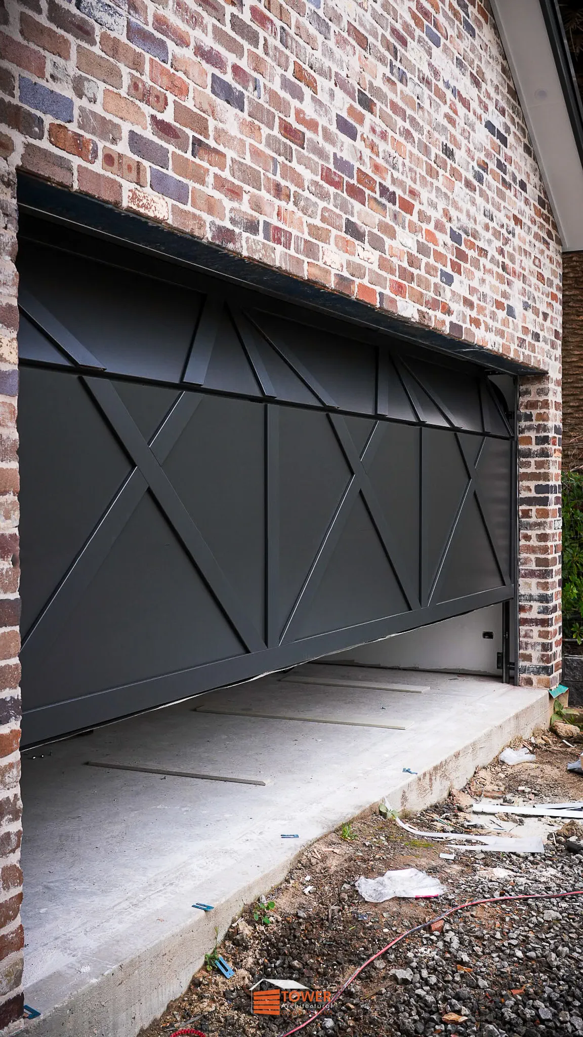 Architectural Range — XBarn Series Location: Sydney Style Profile: A classic architectural feature with a modern edge, this XBarn Series door brings heritage charm into a contemporary build.