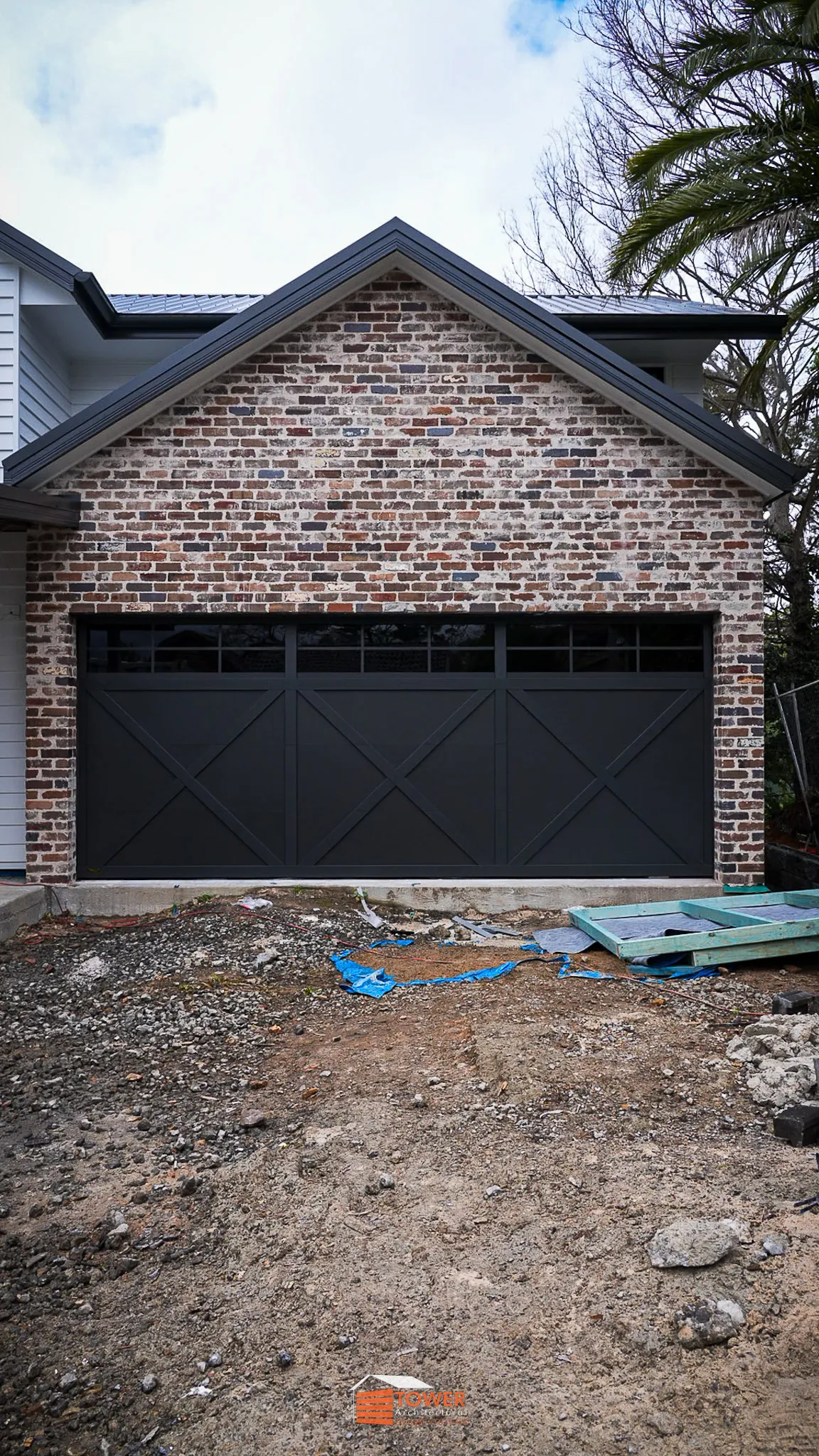 Architectural Range — XBarn Series Location: Sydney Style Profile: A classic architectural feature with a modern edge, this XBarn Series door brings heritage charm into a contemporary build.